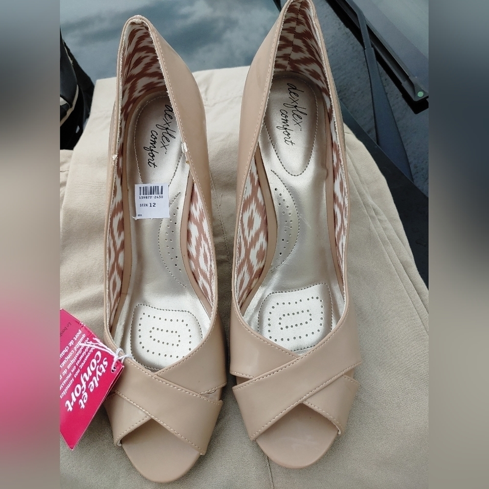 WOMEN DEXFLEX COMFORT TAN PATENT LEATHER WEDGE SHOES SIZE 12